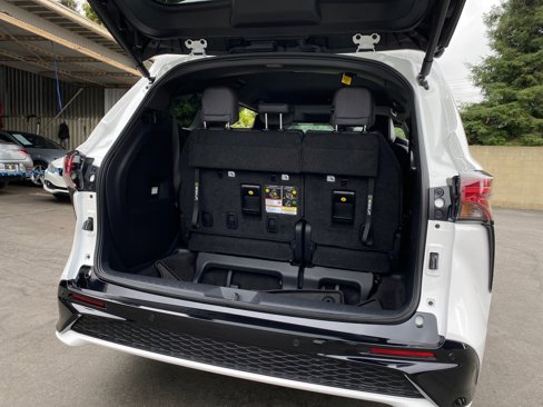 Used 2024 Toyota Sienna XSE image 27