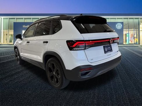Certified 2025 Volkswagen Taos SE image 6