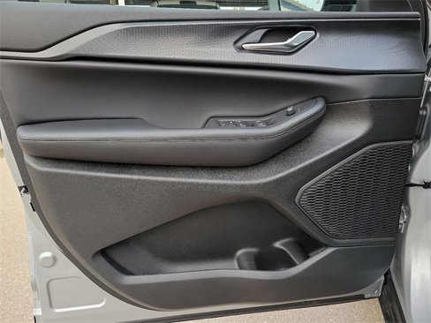 New 2025 Jeep Grand Cherokee L Laredo image 11