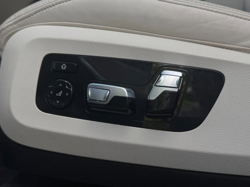 Used 2025 BMW X7 xDrive40i w/ M Sport Package image 16