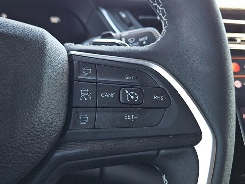 Used 2025 Jeep Grand Cherokee Laredo w/ Luxury Tech Group I image 29