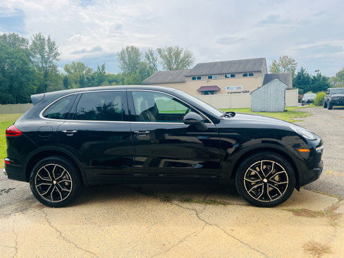 Used 2018 Porsche Cayenne S image 9