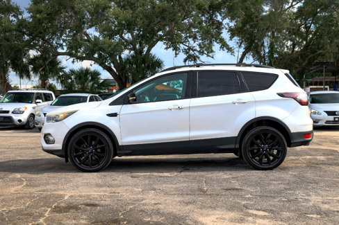 Used 2017 Ford Escape Titanium image 3