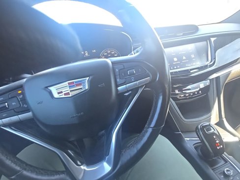 Used 2021 Cadillac XT6 Premium Luxury image 38