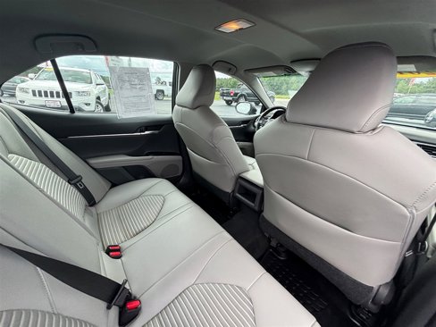 Used 2018 Toyota Camry image 19