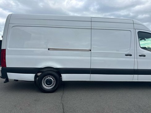 Used 2022 Mercedes-Benz Sprinter 2500 image 8