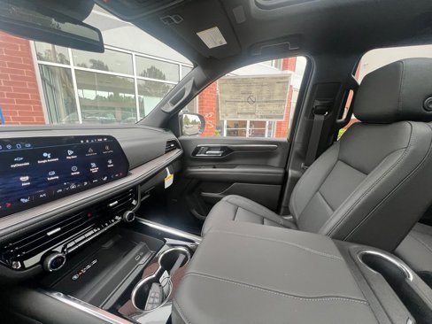 New 2025 Chevrolet Suburban Z71 w/ Comfort Package image 7
