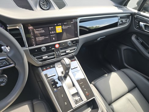 New 2025 Porsche Macan S image 28