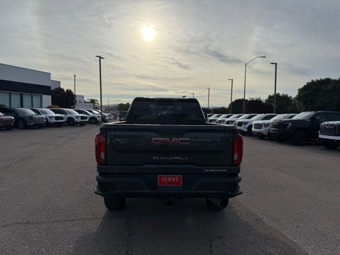 Used 2022 GMC Sierra 2500 Denali image 6