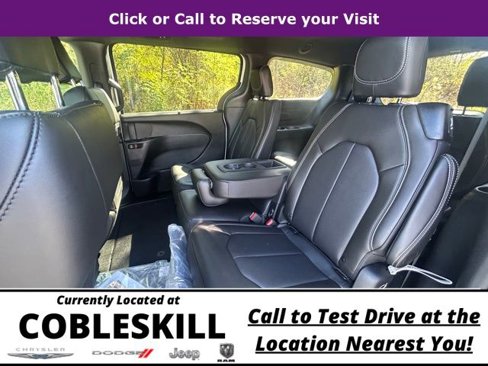 New 2026 Chrysler Pacifica Select image 16