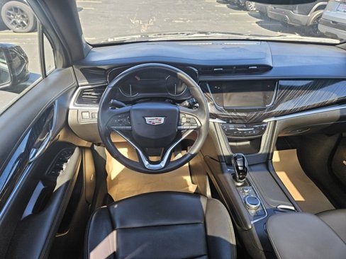 Used 2023 Cadillac XT6 Premium Luxury image 17