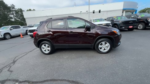 Certified 2022 Chevrolet Trax LT w/ LT Convenience Package image 9