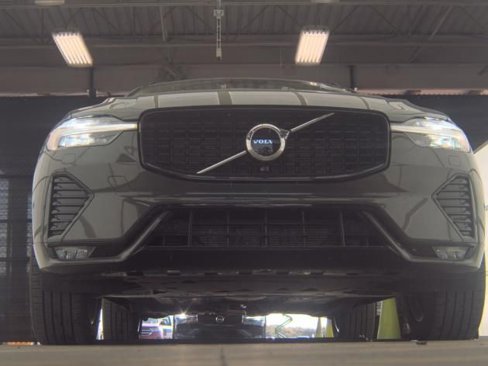 Certified 2025 Volvo XC60 B5 Plus image 2