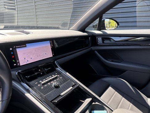Certified 2025 Porsche Panamera image 7