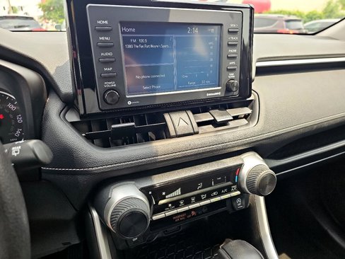 Used 2022 Toyota RAV4 LE image 16