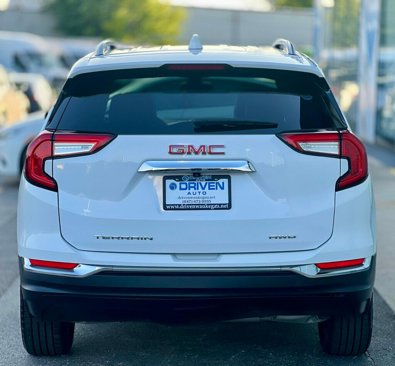 Used 2024 GMC Terrain SLT image 4