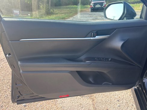 Used 2024 Toyota Camry LE image 7