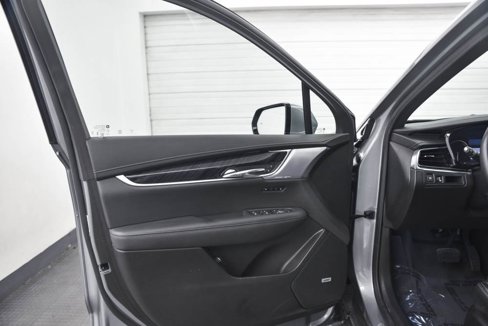 Used 2025 Cadillac XT6 Premium Luxury image 9