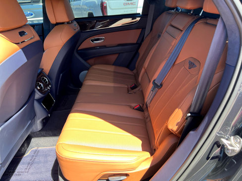 Used 2023 Bentley Bentayga image 24