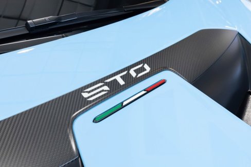 Used 2022 Lamborghini Huracan STO image 9
