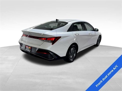 Used 2024 Hyundai Elantra SEL image 4