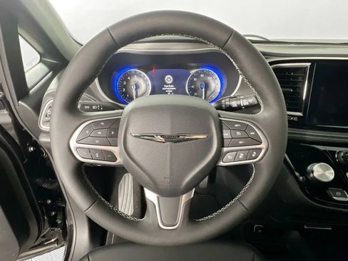 New 2025 Chrysler Pacifica Select image 12
