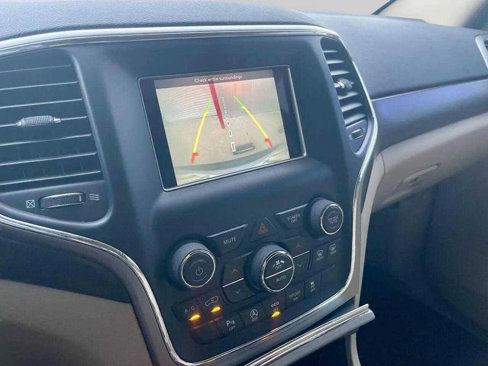 Used 2018 Jeep Grand Cherokee Laredo image 22