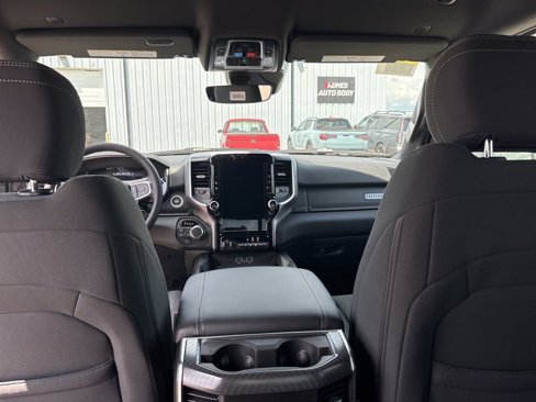 New 2026 RAM 1500 4x4 Crew Cab image 36