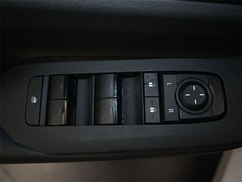 Used 2024 Toyota Prius LE image 10