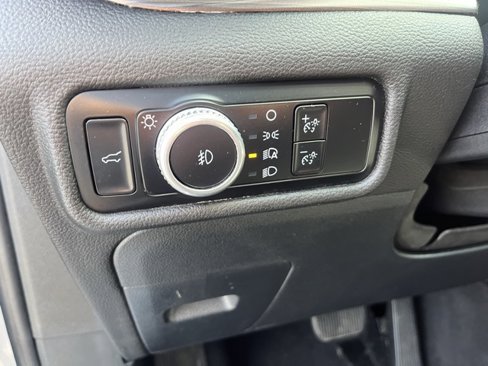 Used 2023 Ford Explorer Limited image 23