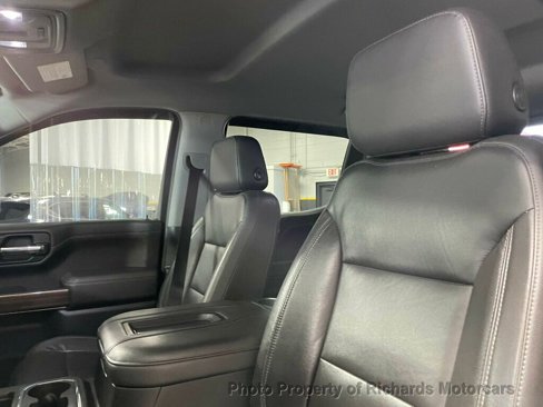 Used 2020 Chevrolet Silverado 1500 LT Trail Boss w/ Midnight Edition image 12