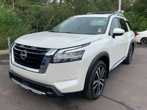 Used 2024 Nissan Pathfinder Platinum image 4