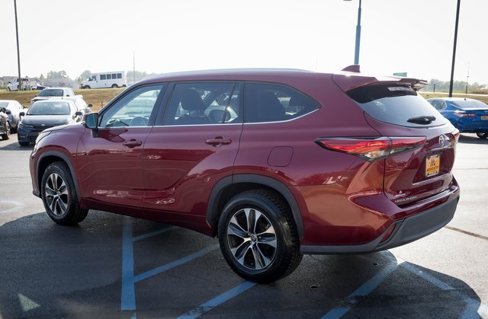 Used 2020 Toyota Highlander XLE image 26