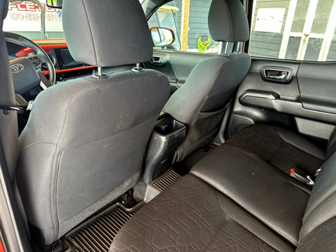Used 2017 Toyota Tacoma TRD Off-Road image 48