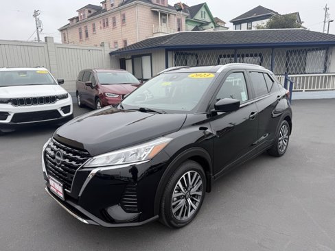 Used 2023 Nissan Kicks SV image 1