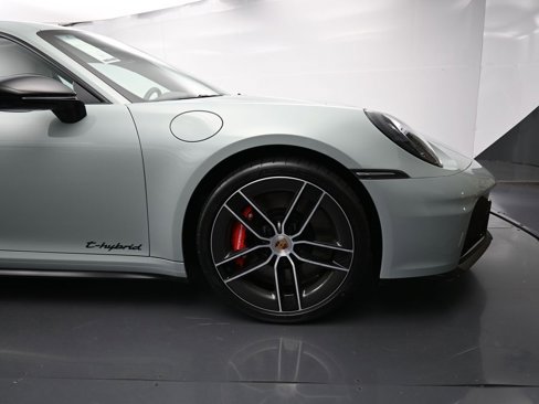 Certified 2026 Porsche 911 Carrera GTS image 19