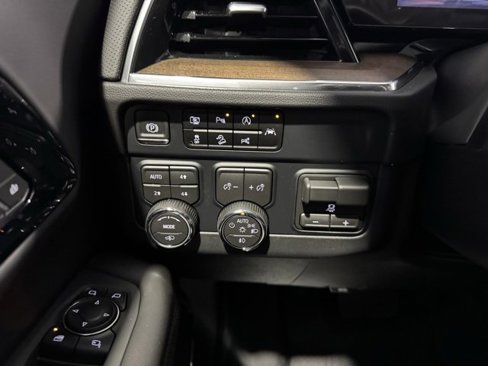 New 2026 Chevrolet Suburban High Country image 21
