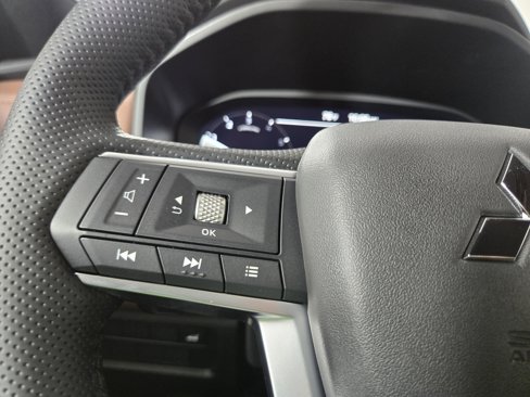 New 2025 Mitsubishi Outlander SEL image 15