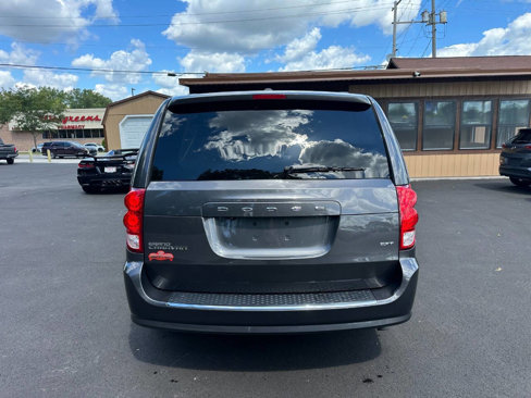Used 2019 Dodge Grand Caravan SXT w/ Driver Convenience Group image 4