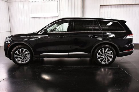 Used 2025 Lincoln Aviator AWD image 4