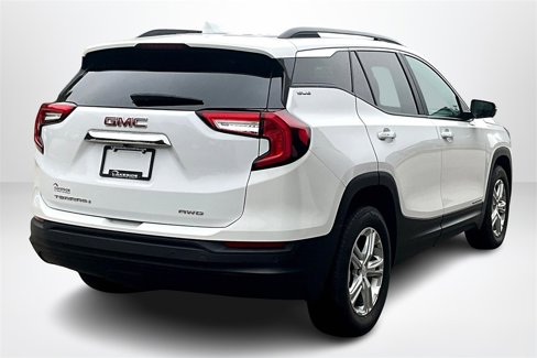 Used 2023 GMC Terrain SLE w/ Driver Convenience Package image 5