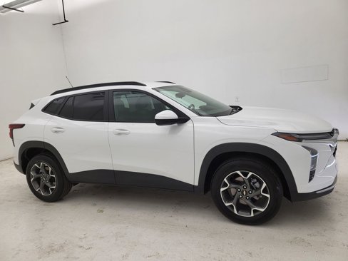 Used 2024 Chevrolet Trax LT image 1