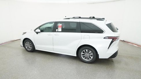 New 2025 Toyota Sienna XLE image 7
