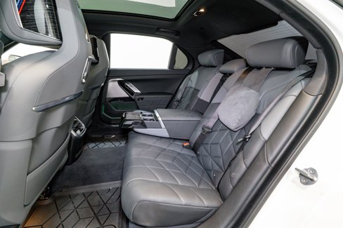 Used 2024 BMW i7 xDrive60 image 35