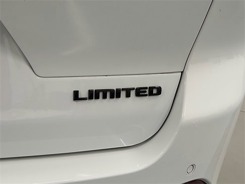 Used 2025 Jeep Grand Cherokee L Limited w/ Luxury Tech Group II image 39
