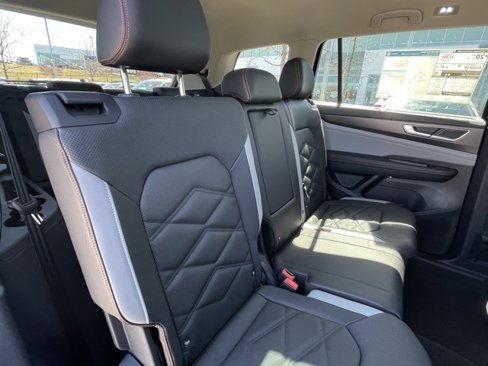 New 2025 Volkswagen Atlas Peak Edition SE image 28