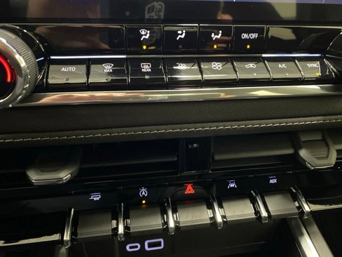 New 2024 Chevrolet Colorado LT w/ LT Convenience Package image 18