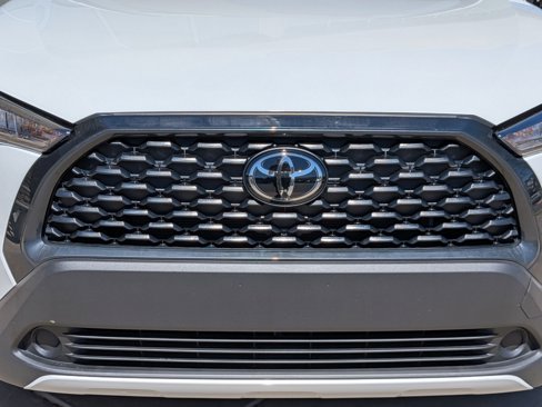 Used 2024 Toyota Corolla Cross LE image 9
