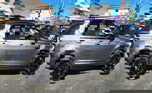 Used 2019 Land Rover Discovery Sport SE image 15