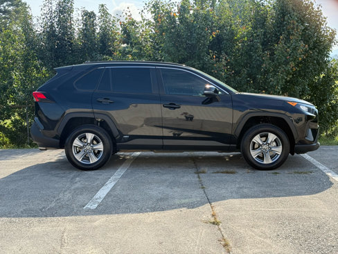 Used 2022 Toyota RAV4 LE image 4